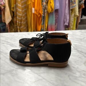 Gentle Souls Black Suede Leather Strappy Open Toe Gladiator Style Sandal Size 7